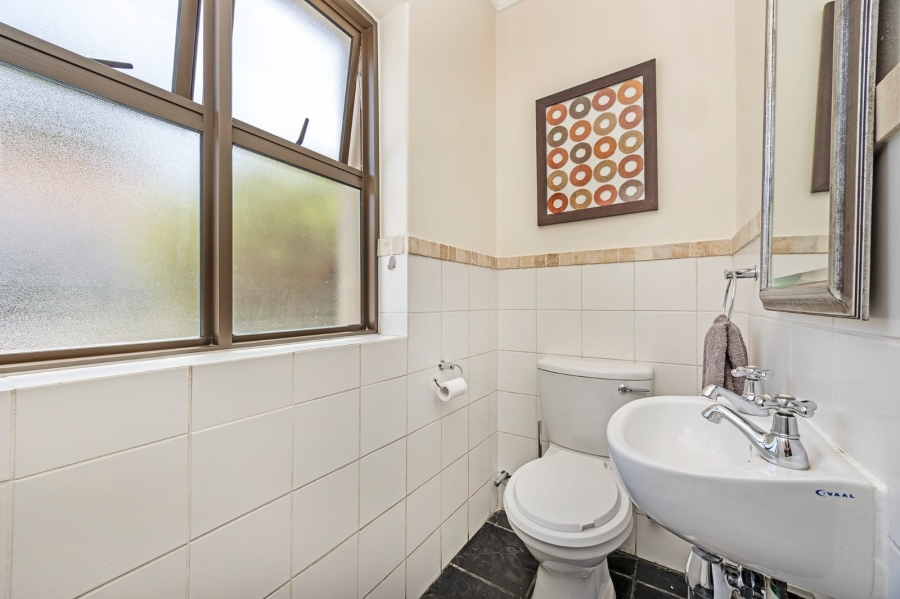 To Let 4 Bedroom Property for Rent in Boschenmeer Golf Country Estate Western Cape